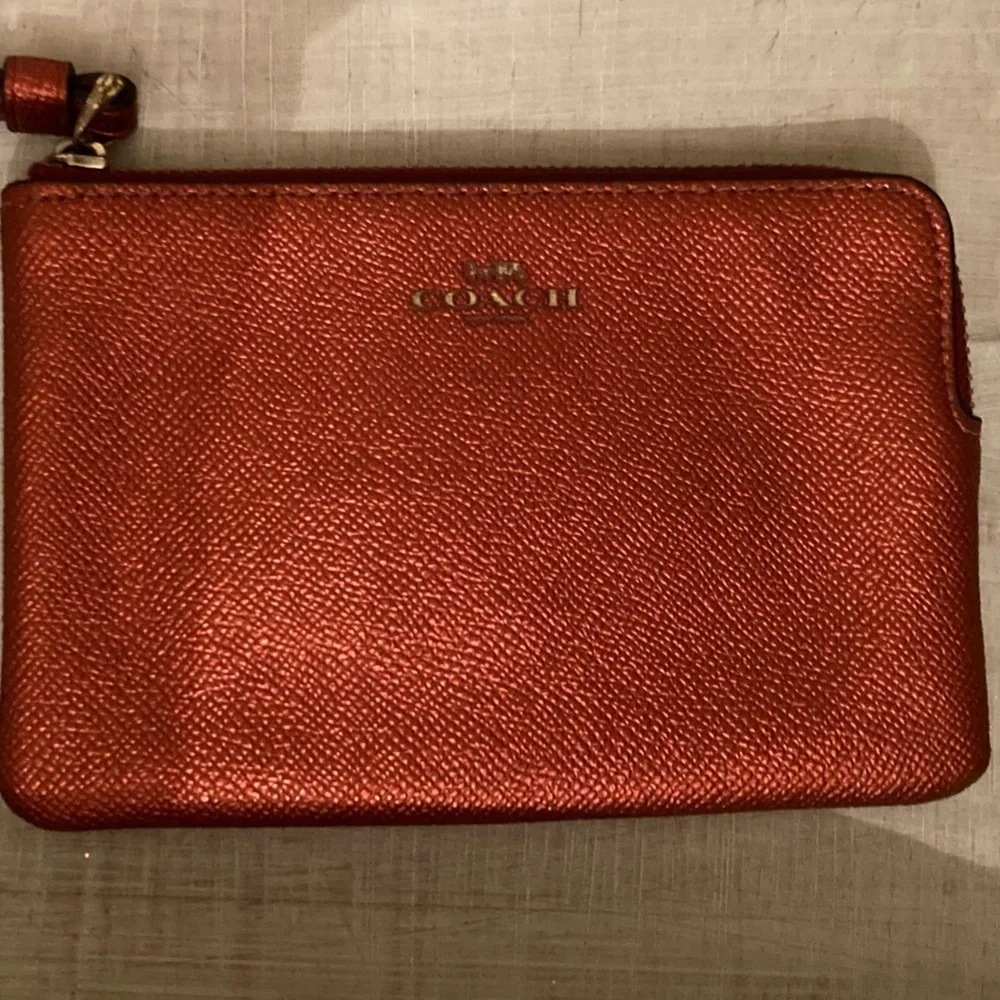 Coach Wristlet Zip Corner Metallic Red‎ Sparkle Color